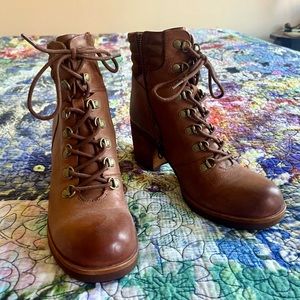 Kork-Ease heeled lace-up Booties - practically new and CUTE!!!